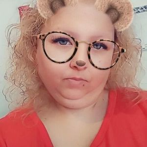 Meet your Posher, Holly